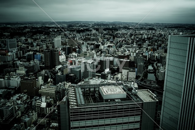 タワー横浜北仲からの景色（モノクローム）