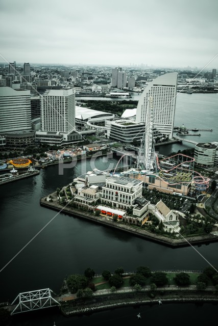 タワー横浜北仲からの景色（モノクローム）