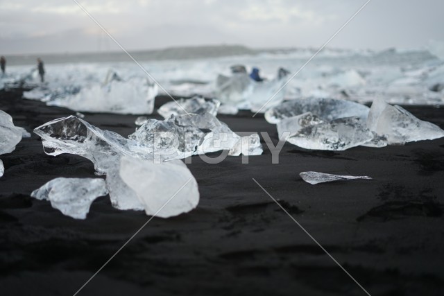 ヨークルスアゥルロゥン氷河湖の氷