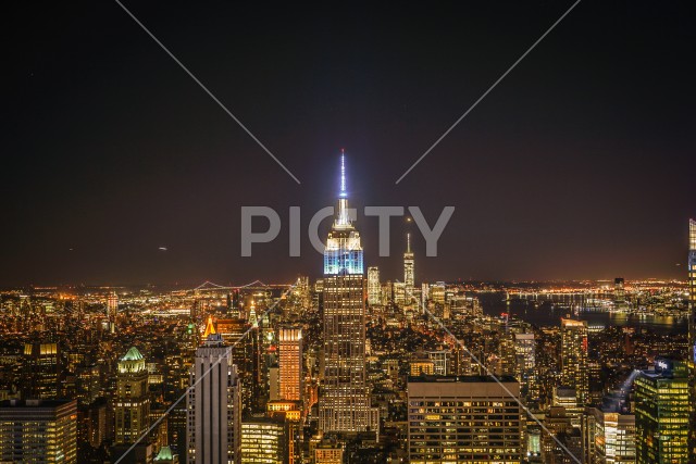 ロックフェラーセンター展望台から見えるエンパイステートビル（夜景）２１