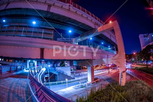 横浜の高速道路の夜景