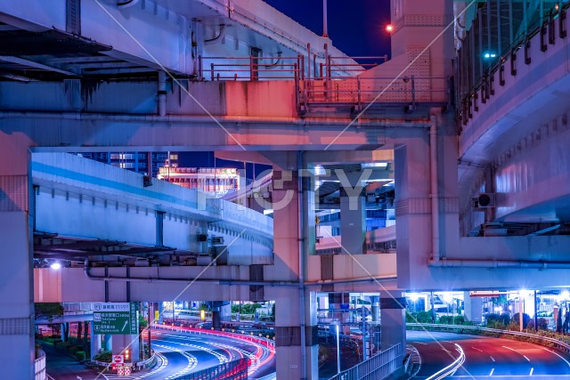 横浜の高速道路の夜景