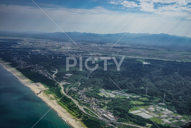 秋田市の海辺の空撮写真