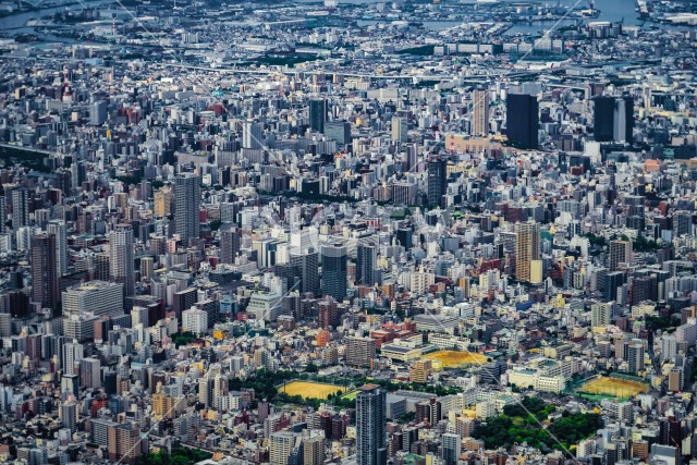 上空から見た大阪の町並み