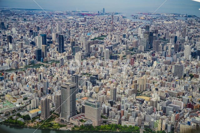 上空から見た大阪の町並み