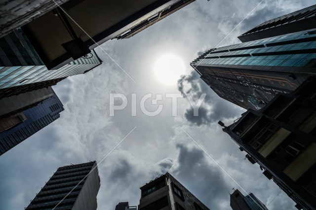 香港の高層ビル群のイメージ