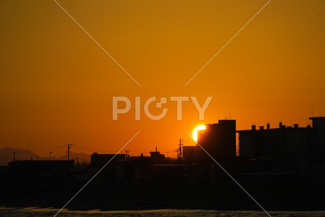 函館のシルエットと夕暮れ