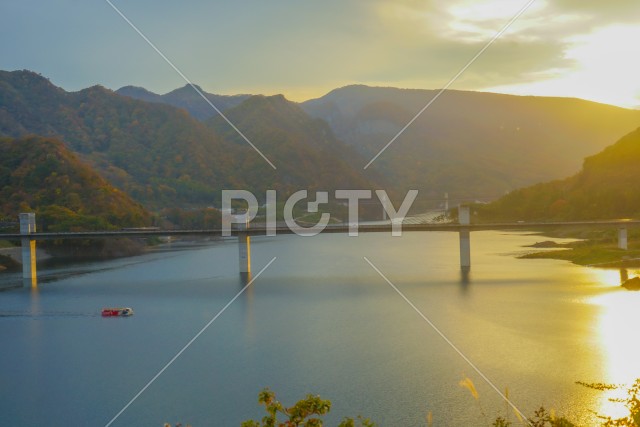 写真のタイトルが入ります