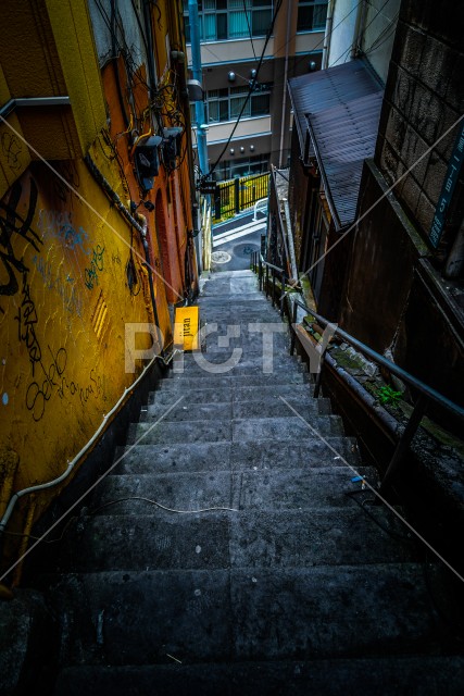 危険な路地裏のイメージ