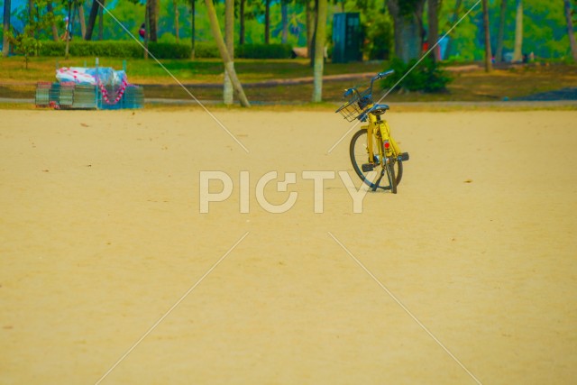シンガポールセントーサ島のビーチと自転車
