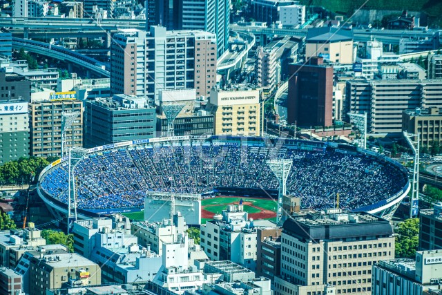 横浜ランドマークタワーから見える横浜スタジアム