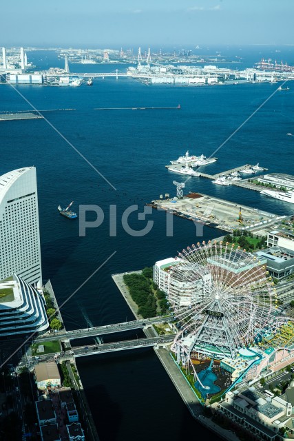 ランドマークタワーから見る横浜港