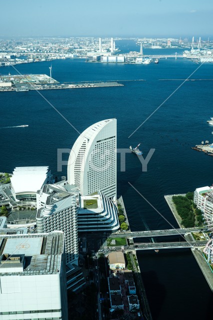 ランドマークタワーから見る横浜港