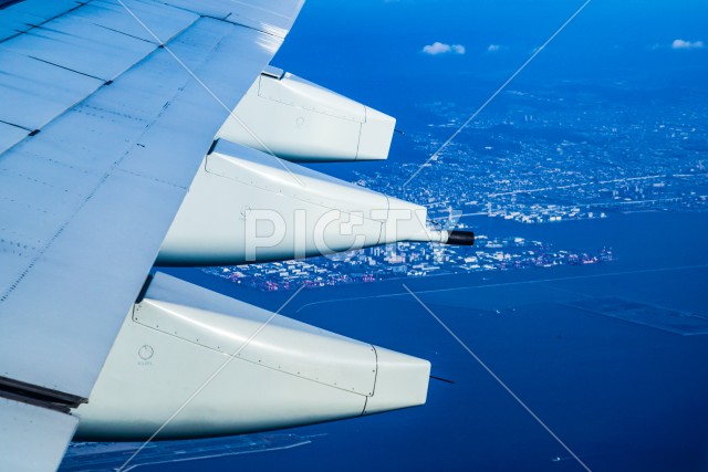 飛行機から見える大阪の街並み