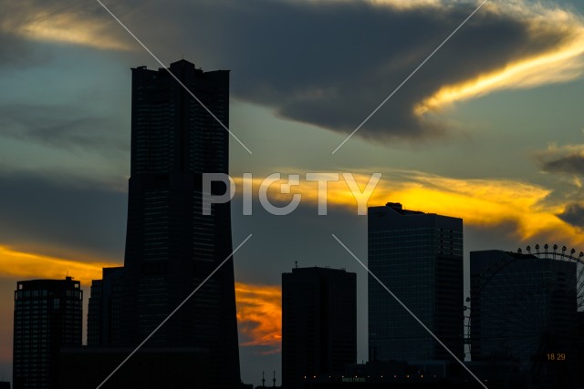 横浜の街並みと夕景