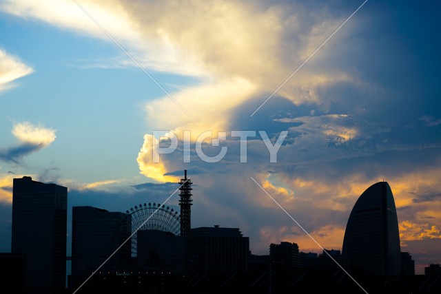 横浜の街並みと夕景