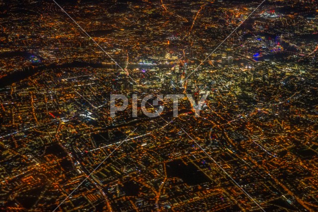 飛行機から見えるロンドンの夜景
