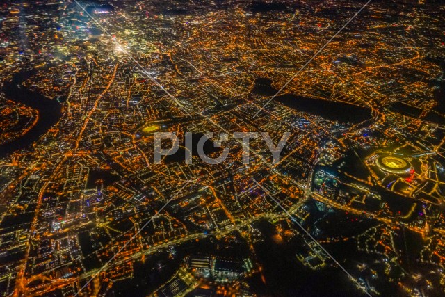 飛行機から見えるロンドンの夜景