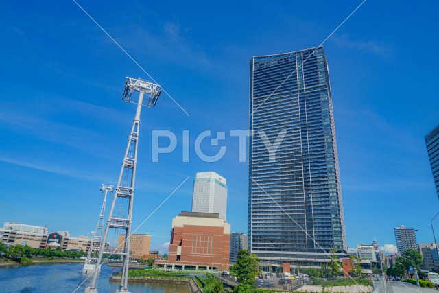 横浜みなとみらいのロープウェイ建設風景
