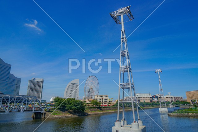 横浜みなとみらいのロープウェイ建設風景