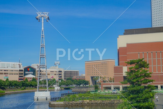 横浜みなとみらいのロープウェイ建設風景