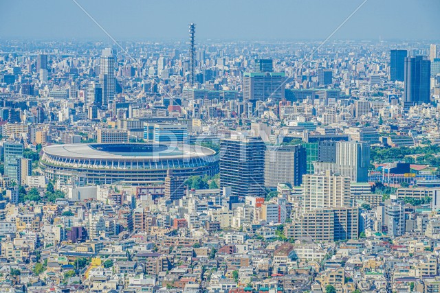 新国立競技場と東京の街並み