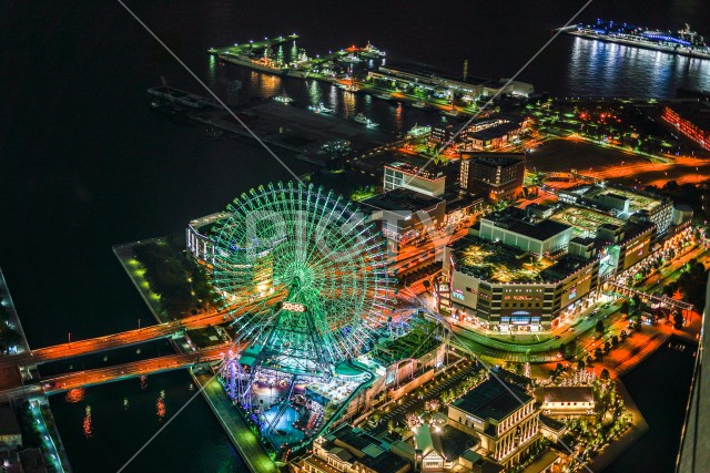 横浜ランドマークタワーから見える夜景