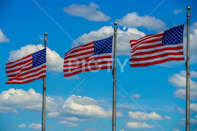 ワシントン記念塔のアメリカ国旗（星条旗）
