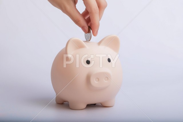豚の貯金箱のイメージ