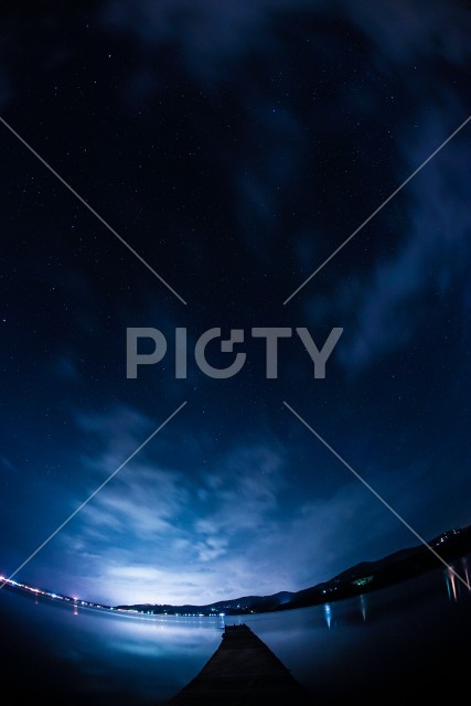 山中湖と星空