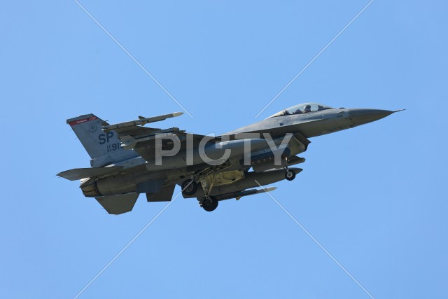F-16 ファイティングファルコン