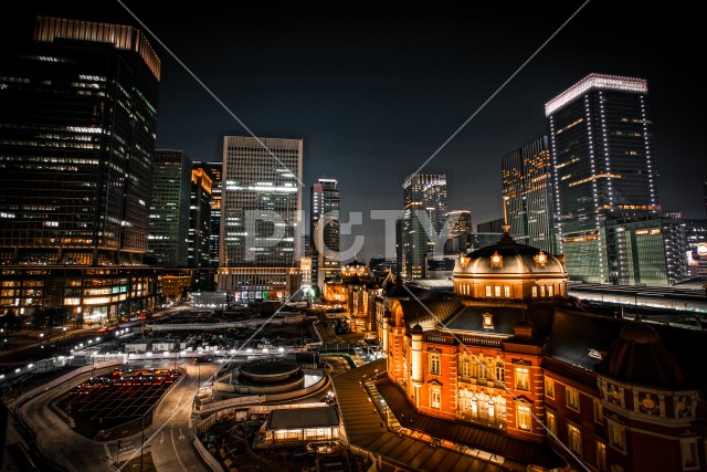 ライトアップされた東京駅の夜景