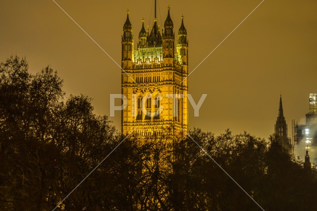 ウェストミンスター宮殿の夜景（イギリス・ロンドン）
