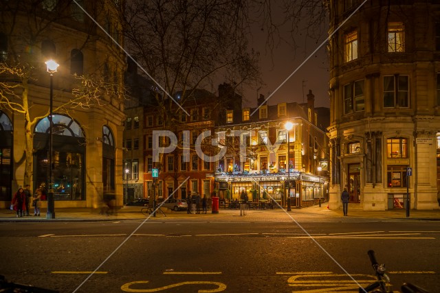 イギリス・ロンドンの夜の街