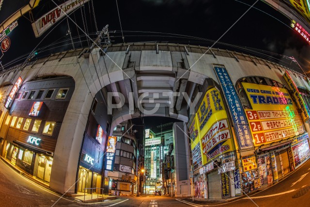 秋葉原の街並み（夜）