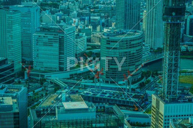 横浜ランドマークタワーから見えるみなとみらいの夕景