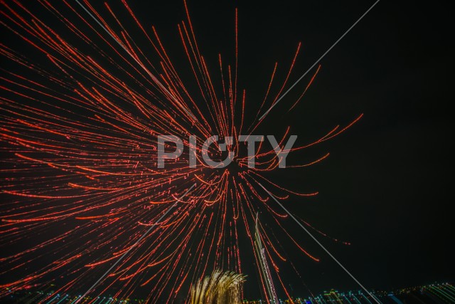 横浜みなとみらいの花火（横浜開港祭2019）