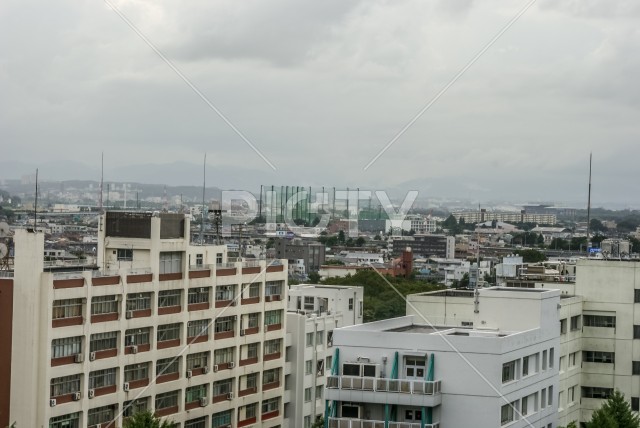 曇天に包まれた調布市の街並み