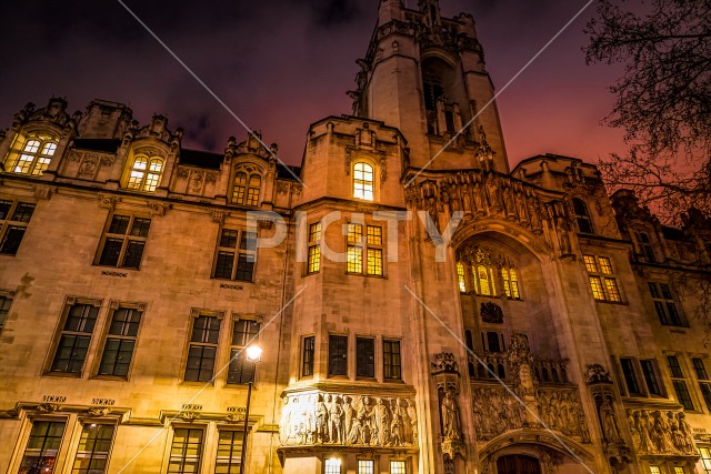 ウェストミンスター寺院の夜景（イギリス・ロンドン）