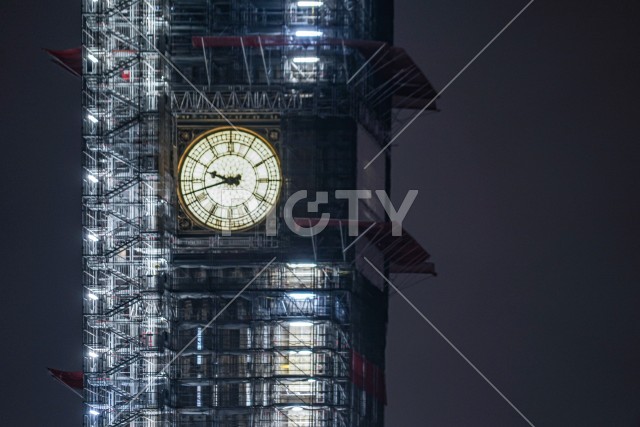 改修中のビッグベンの夜景（イギリス・ロンドン）