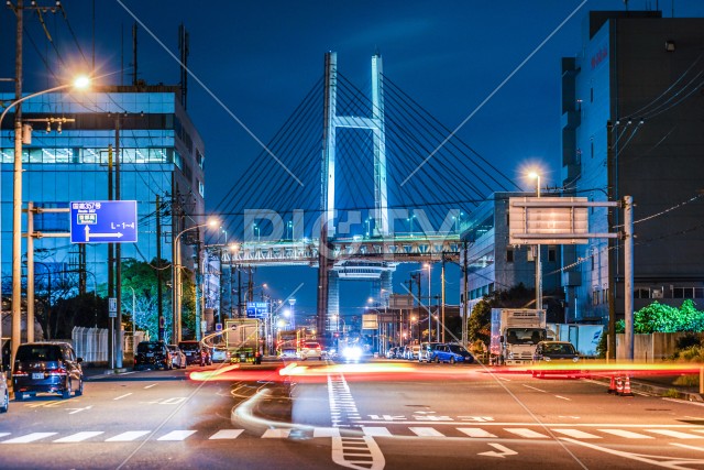夜の横浜ベイブリッジ（大黒ふ頭から撮影）