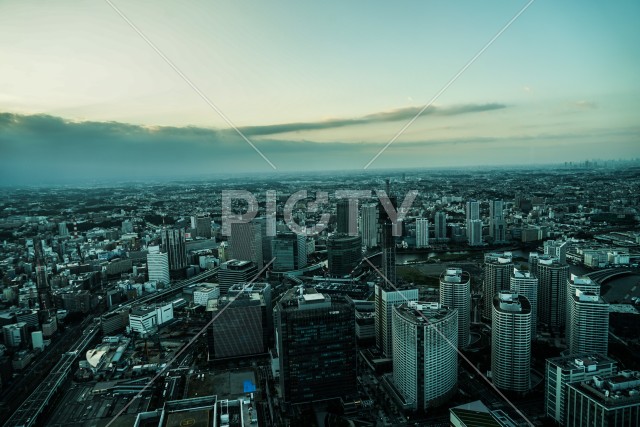 横浜ランドマークタワーから見える夕景