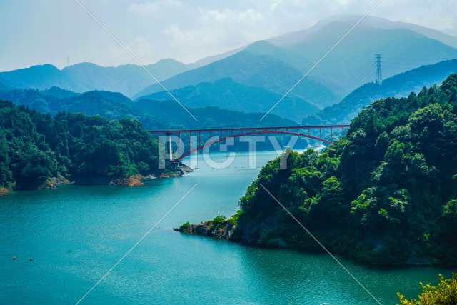 宮ヶ瀬ダムと虹の大橋（神奈川県）