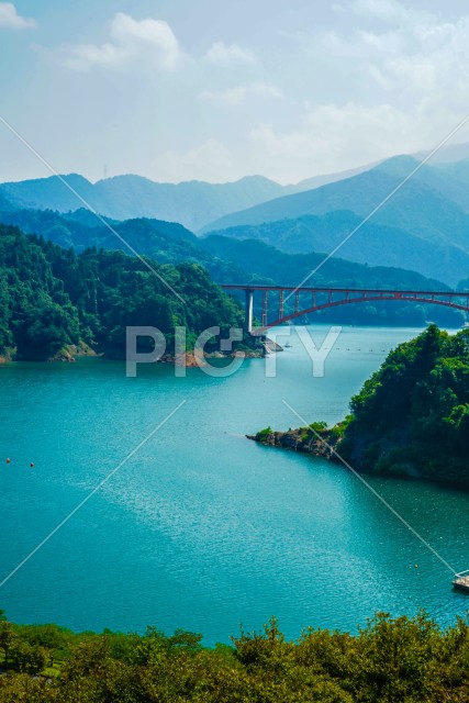 宮ヶ瀬ダムと虹の大橋（神奈川県）