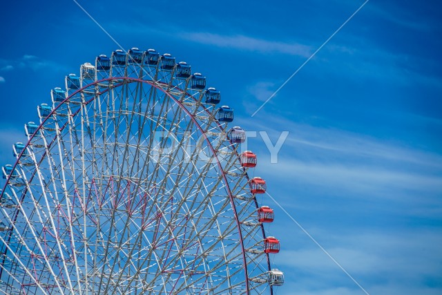 快晴の空と観覧車