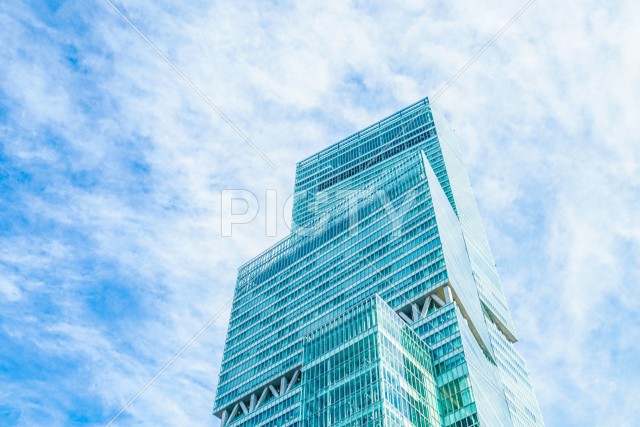 あべのハルカスと青空
