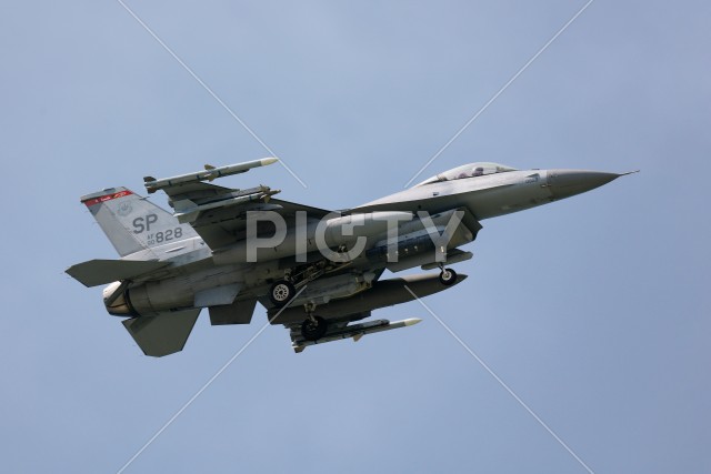 F-16 ファイティングファルコン