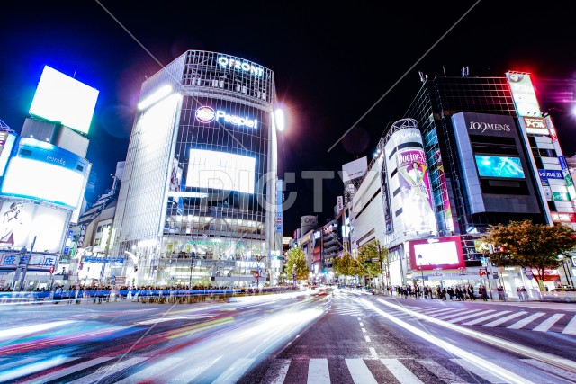 渋谷スクランブル交差点の夜景