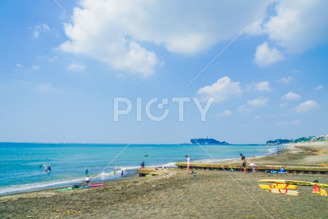 真夏の七里ヶ浜海岸（早朝）
