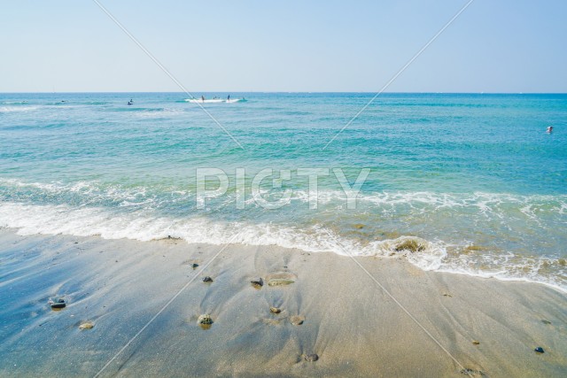 真夏の七里ヶ浜海岸（早朝）